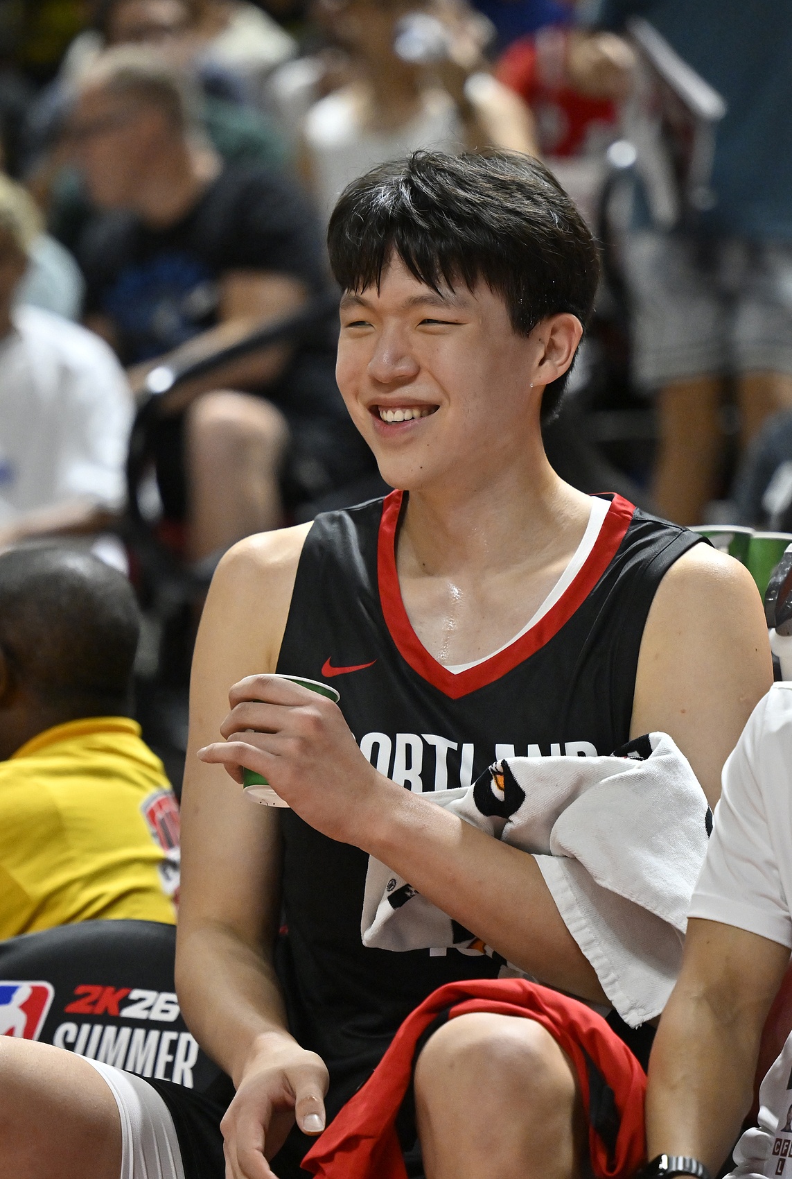 半岛体育-王博打趣：杨瀚森该感谢我 季后赛给他充足的锻炼&amp;让他那么早赴美