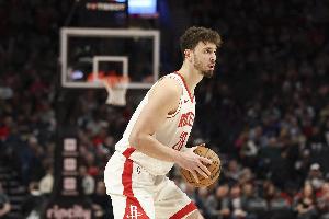 半岛体育下载-状态出色！申京19中11轰下33分10板 末节独得14分