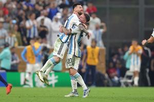 麦卡利斯特：与历史最佳球员并肩作战总是享受 我们始终想念梅西