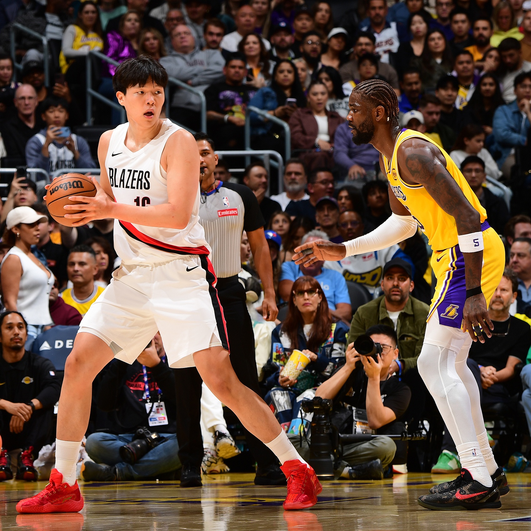 半岛体育下载-美记：球迷们急切希望杨瀚森获得更多出场机会 但他还需打磨技术