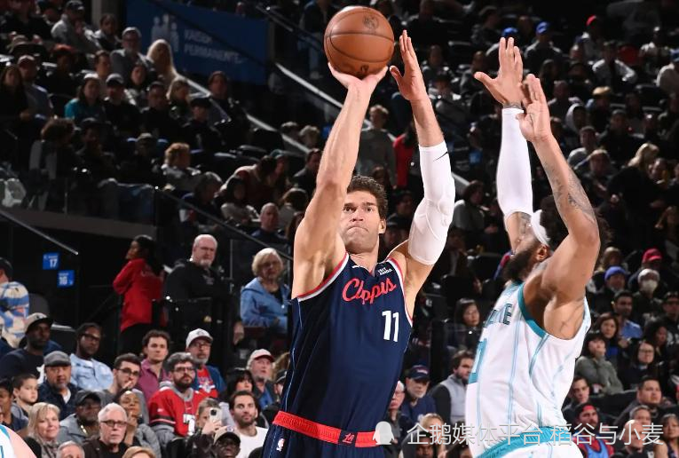 半岛体育-长痛不如短痛，快船就应该赶紧放弃这位偶尔奏效的内线老将？