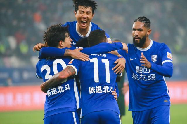 半岛体育下载-不掉队！三镇赢下关键战后重回榜首 压力甩给山东